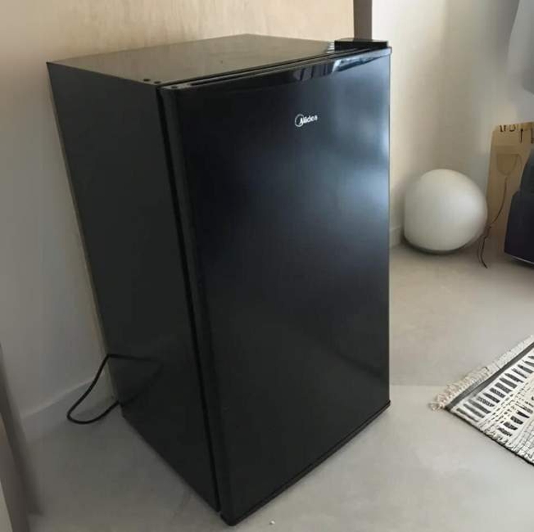 Frigobar Black Edition Preto 124 Litros Midea Frigobar Black Edition Preto 124 Litros Midea