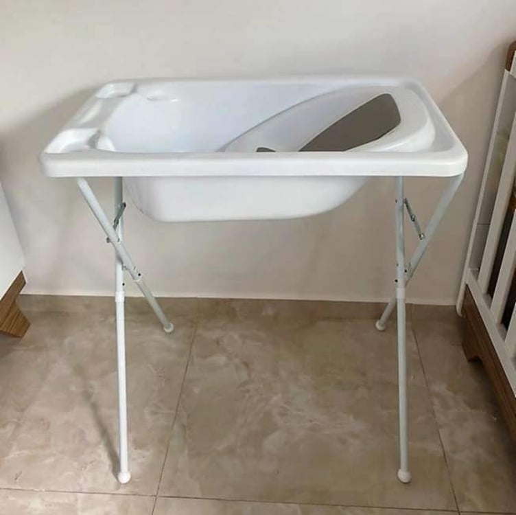 Banheira de Bebê com suporte Dobrável Galzerano - Acqua Trio Branco 20L Banheira de Bebê com suporte Dobrável Galzerano - Acqua Trio Branco 20L
