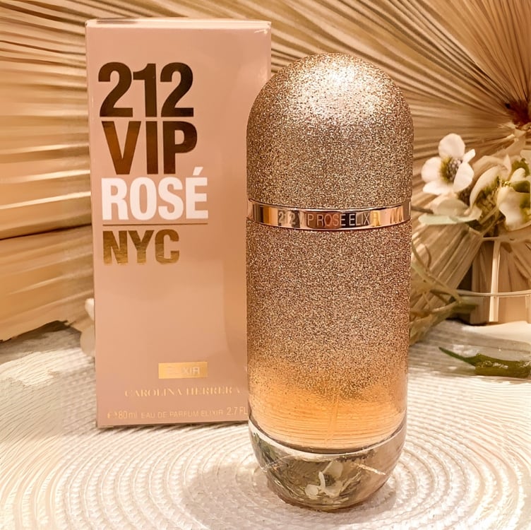 Carolina Herrera 212 Vip Rosé Elixir Edp - Feminino 30ml Carolina Herrera 212 Vip Rosé Elixir Edp - Feminino 30ml