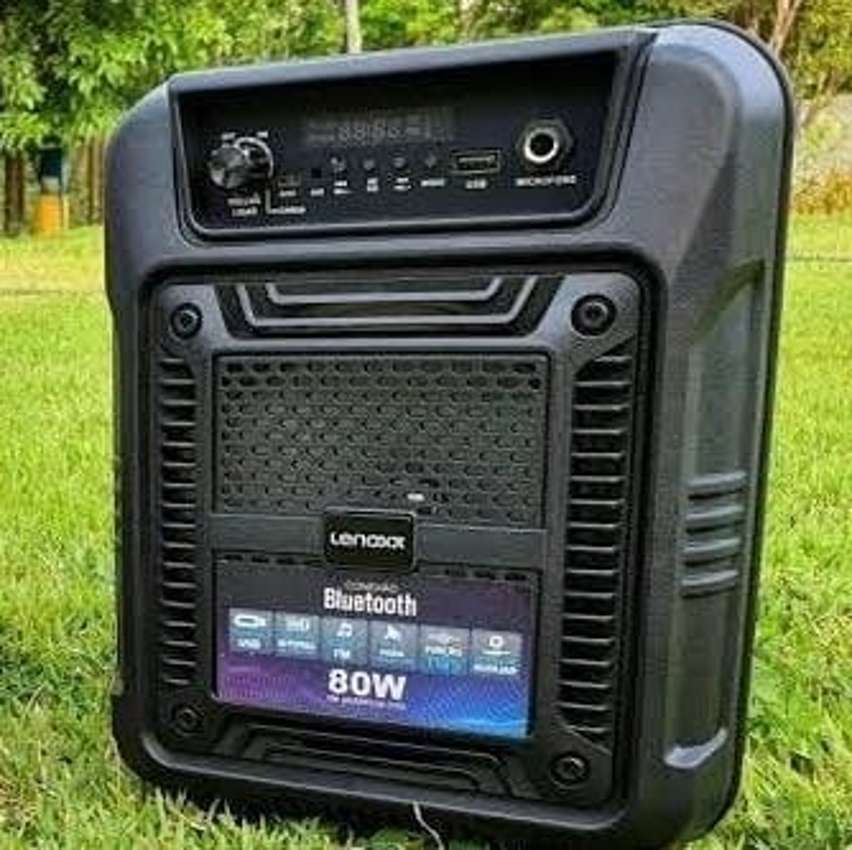 Caixa de Som Amplificada Lenoxx CA60 Bluetooth, Rádio FM, USB - 80W Caixa de Som Amplificada Lenoxx CA60 Bluetooth, Rádio FM, USB - 80W