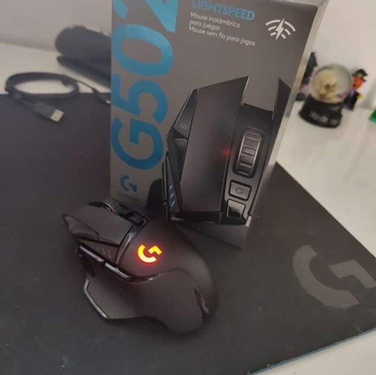 Mouse Gamer Sem Fio Logitech G502 LIGHTSPEED com Tecnologia RGB LIGHTSYNC, Ajustes de Peso, 11 Botóes Programáveis, Sensor HERO 25K e Bateria Recarregável - Compatível com POWERPLAY Mouse Gamer Sem Fio Logitech G502 LIGHTSPEED com Tecnologia RGB LIGHTSYNC, Ajustes de Peso, 11 Botóes Programáveis, Sensor HERO 25K e Bateria Recarregável - Compatível com POWERPLAY