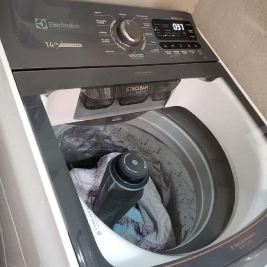 Lavadora de Roupas Electrolux 14kg Cesto Inox - 11 Programas de Lavagem Branca Premium Care LEC14 Lavadora de Roupas Electrolux 14kg Cesto Inox - 11 Programas de Lavagem Branca Premium Care LEC14