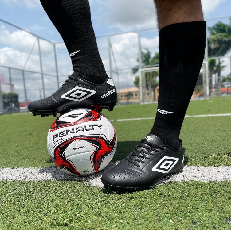 Chuteira Futebol Campo Umbro Trava Fixa Confortável Oferta Chuteira Futebol Campo Umbro Trava Fixa Confortável Oferta