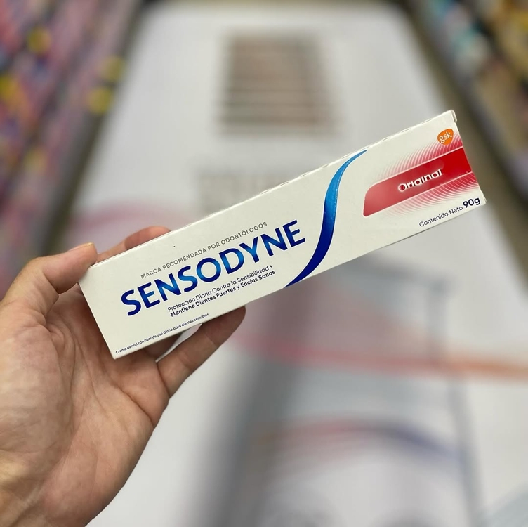 Sensodyne Creme Dental Original, Proteção Diária Para Dentes Sensíveis, Dentes Fortes e Gengivas Saudáveis, 50g Sensodyne Creme Dental Original, Proteção Diária Para Dentes Sensíveis, Dentes Fortes e Gengivas Saudáveis, 50g