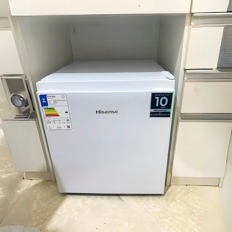 Frigobar Hisense 44 Litros Porta Reversível Branco 1 Porta RR58NW3A/RR58NW2A Frigobar Hisense 44 Litros Porta Reversível Branco 1 Porta RR58NW3A/RR58NW2A