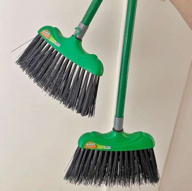 Vassoura Para Rua com Cabo Brilhus Verde Vassoura Para Rua com Cabo Brilhus Verde