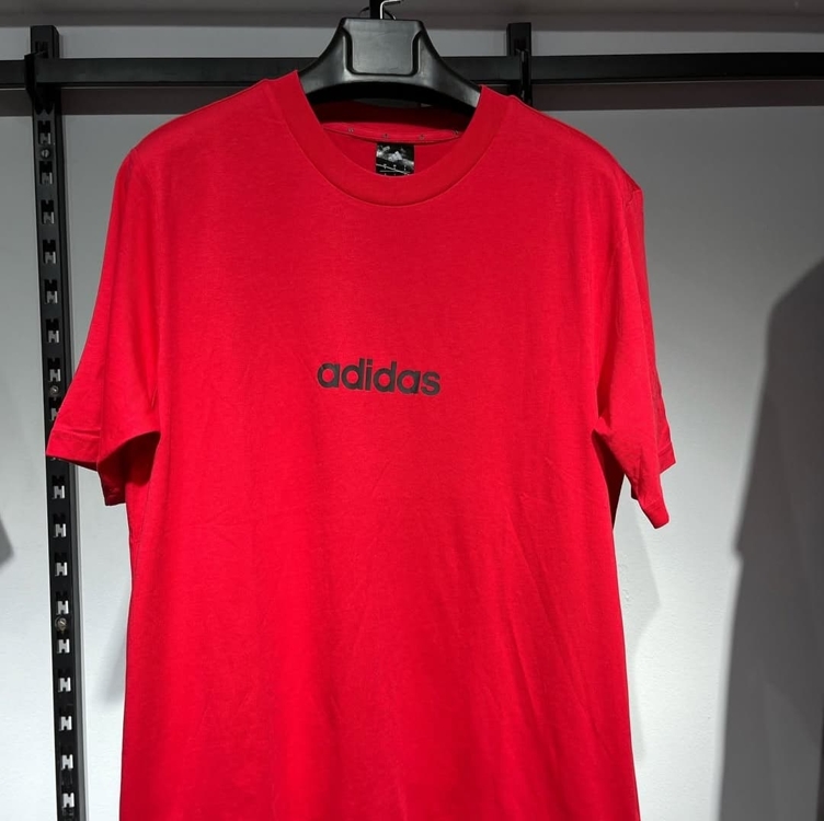 Camiseta Masculina adidas Manga Curta Logo Linear Camiseta Masculina adidas Manga Curta Logo Linear