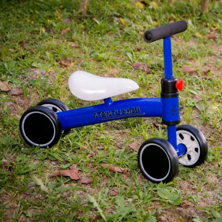 Bicicleta Infantil De Equilíbrio Sem Pedal Andador 4 Rodas Cor Azul Bicicleta Infantil De Equilíbrio Sem Pedal Andador 4 Rodas Cor Azul