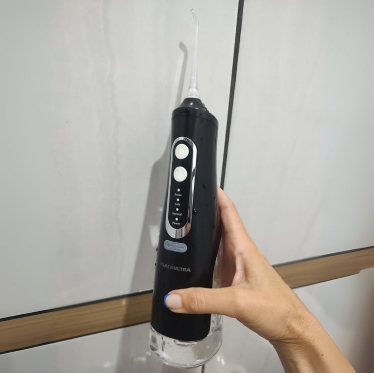 Oral Irrigator, Limpeza de Dentes Sem fio 4 Modos Irrigador Oral 310ML Portátil e Recarregável Cabo USB C IPX7 à Prova d'água limpador de Irrigação de fio Dental para Viagens para Casa, Preto Oral Irrigator, Limpeza de Dentes Sem fio 4 Modos Irrigador Oral 310ML Portátil e Recarregável Cabo USB C IPX7 à Prova d'água limpador de Irrigação de fio Dental para Viagens para Casa, Preto