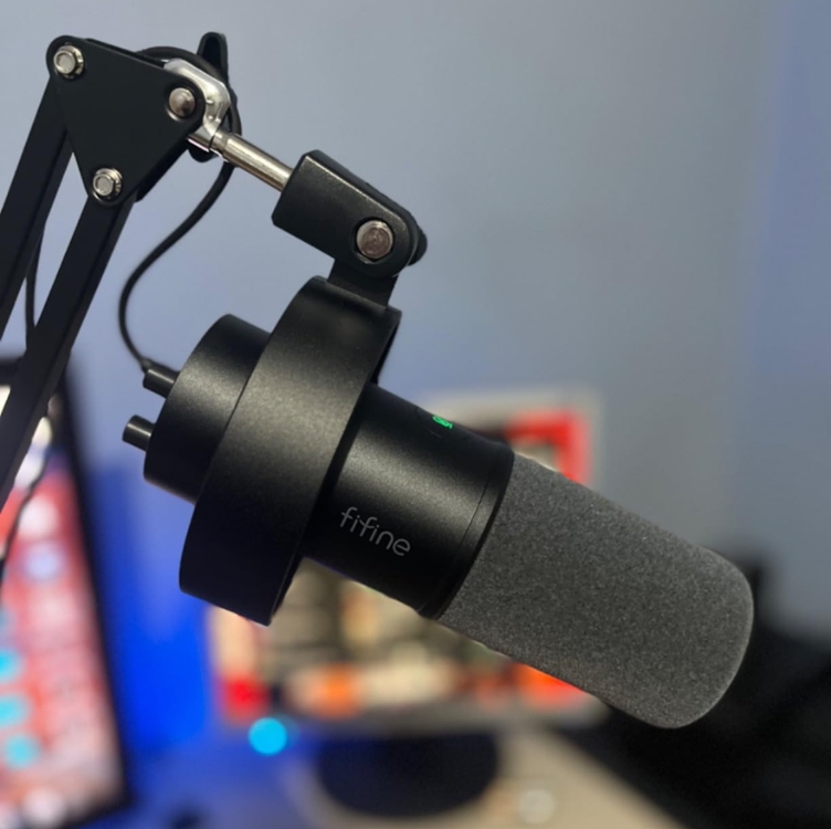 FIFINE Microfone dinâmico, microfone para PC de gravação de podcast XLR/USB para streaming vocal, mic de metal de estúdio com mudo, conector de fone ouvido, controle de volume de monitoramento- K688 FIFINE Microfone dinâmico, microfone para PC de gravação de podcast XLR/USB para streaming vocal, mic de metal de estúdio com mudo, conector de fone ouvido, controle de volume de monitoramento- K688