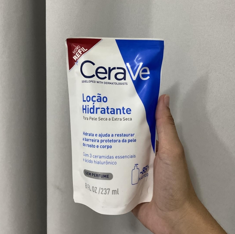 CeraVe, Loção Hidratante Corporal, com textura Fluida e Ácido Hialurônico CeraVe, Loção Hidratante Corporal, com textura Fluida e Ácido Hialurônico