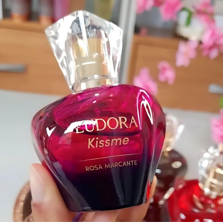 Kiss Me Rosa Marcante Colônia Desodorante 50ml Kiss Me Rosa Marcante Colônia Desodorante 50ml