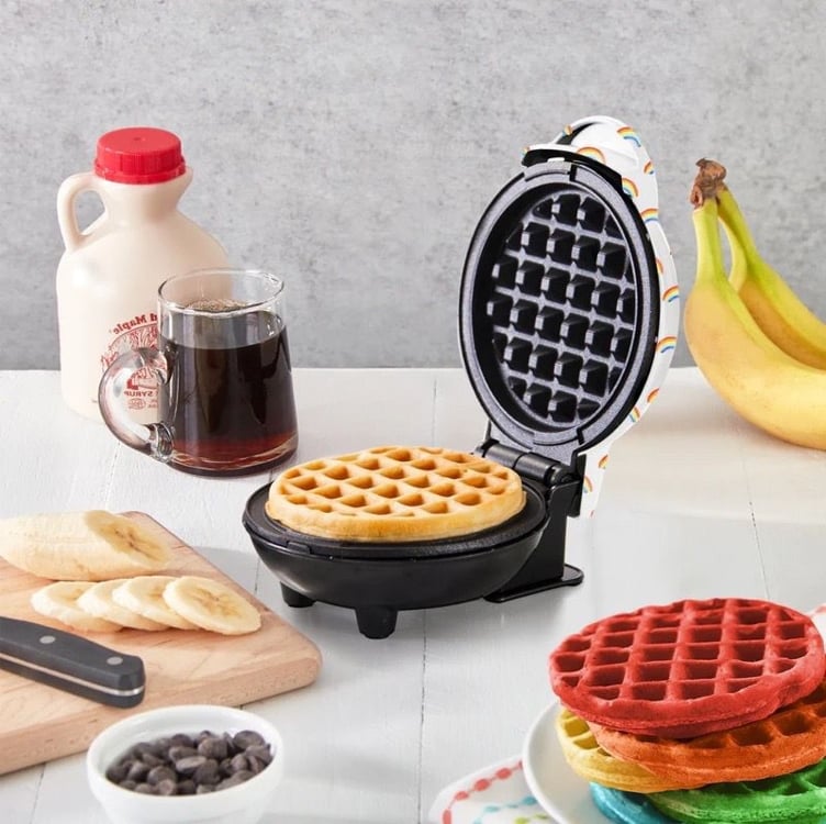 Máquina de Waffles Philco Maxx Gold PWM02PG Antiaderente 11 Níveis 850W - 127V Máquina de Waffles Philco Maxx Gold PWM02PG Antiaderente 11 Níveis 850W - 127V