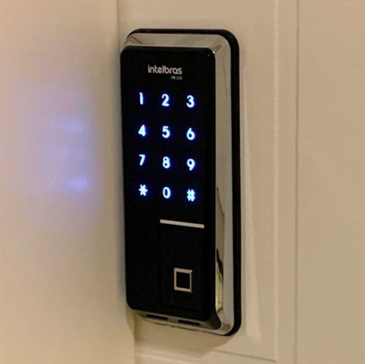 Fechadura De Sobrepor Digital E Senha Com Biometria Fr 220 Intelbras Fechadura De Sobrepor Digital E Senha Com Biometria Fr 220 Intelbras