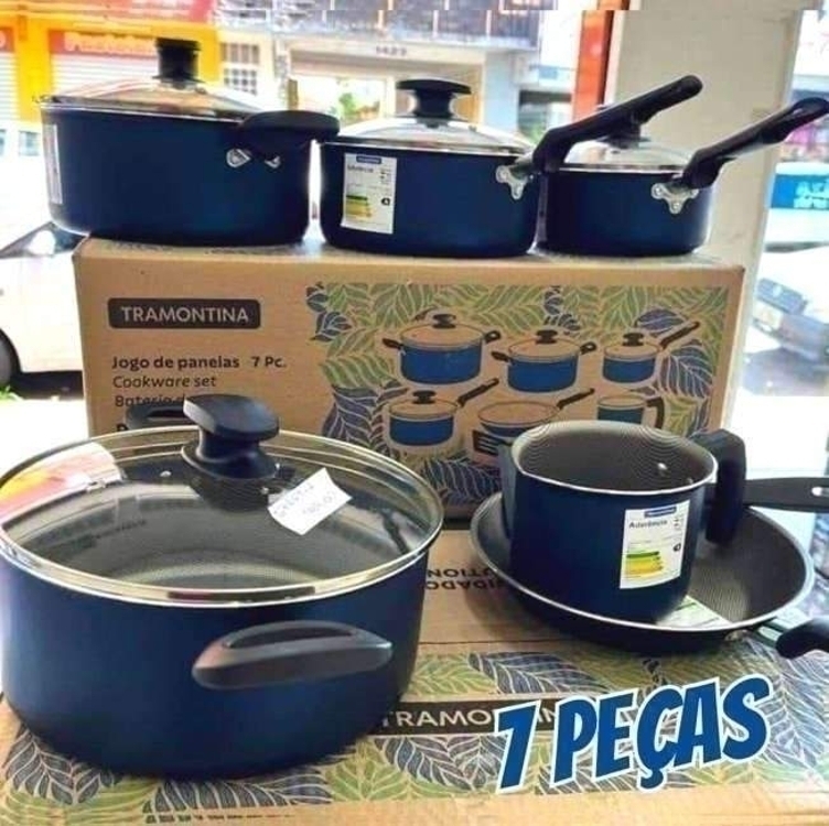 Conjunto de Panelas 7 Peças Tramontina Bergamo com Antiaderente Starflon T1, Tampas de Vidro Temperado e Cabos de Baquelite - Azul Conjunto de Panelas 7 Peças Tramontina Bergamo com Antiaderente Starflon T1, Tampas de Vidro Temperado e Cabos de Baquelite - Azul