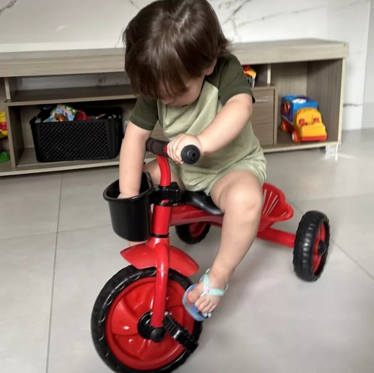 Triciclo Motoquinha Duas Cesta Vermelho Velocipede Infantil Triciclo Motoquinha Duas Cesta Vermelho Velocipede Infantil