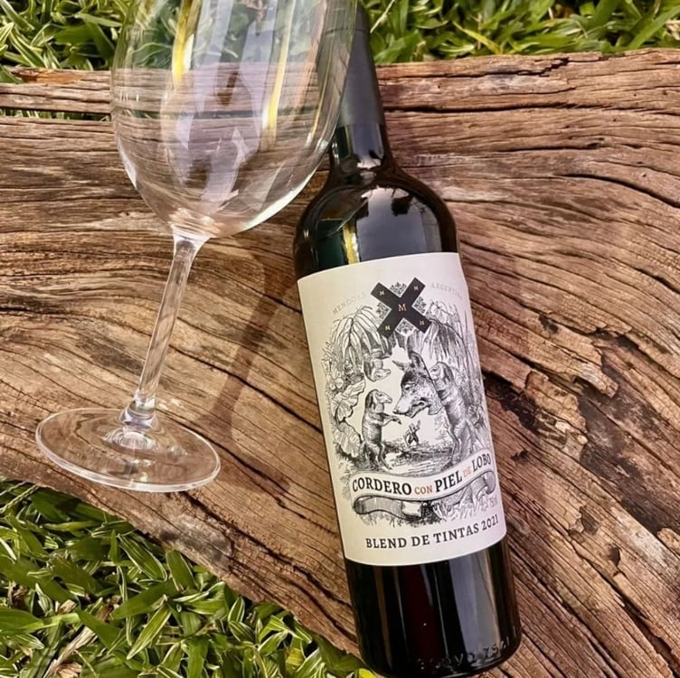 Vinho Tinto Argentino Cordero Con Piel de Lobo Malbec 750ml Vinho Tinto Argentino Cordero Con Piel de Lobo Malbec 750ml