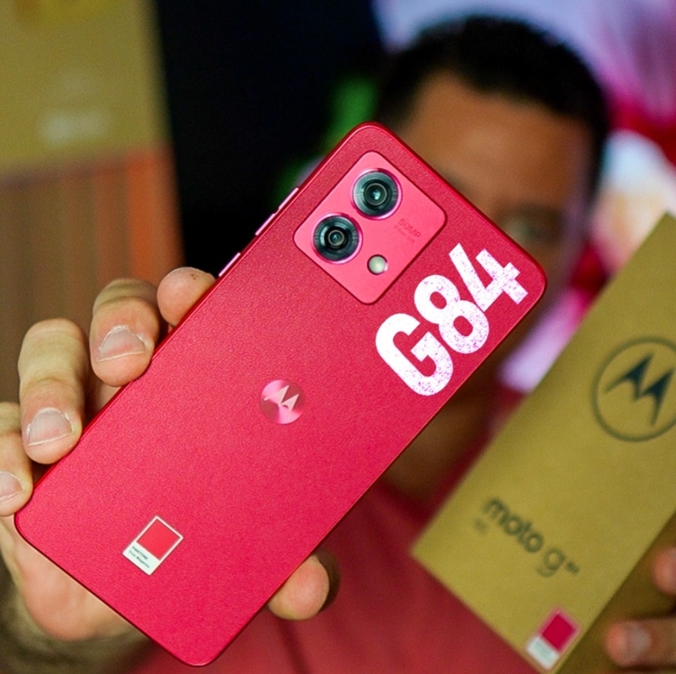 Smartphone Moto G84 5g 256gb 8gb Ram Viva Magenta - Vegan Leather Smartphone Moto G84 5g 256gb 8gb Ram Viva Magenta - Vegan Leather