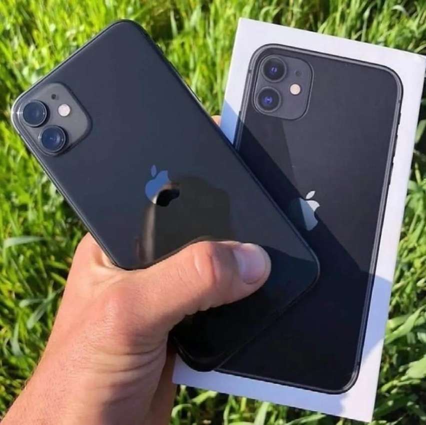 iPhone 11 Apple (64GB) Preto, Tela de 6,1", 4G e Câmera de 12 MP iPhone 11 Apple (64GB) Preto, Tela de 6,1", 4G e Câmera de 12 MP
