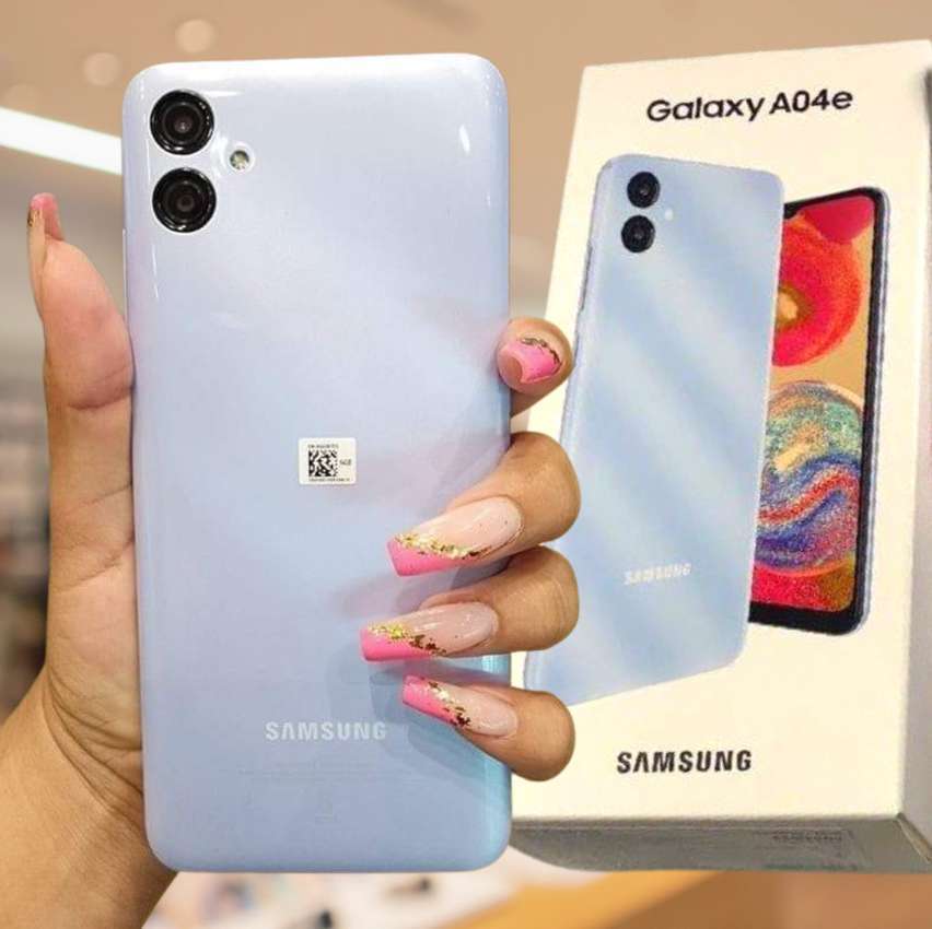 Smartphone Samsung A04E 64GB Azul 4G 6,5" HD+ Câmera Tripla 50MP Selfie 5MP Android 12 Smartphone Samsung A04E 64GB Azul 4G 6,5" HD+ Câmera Tripla 50MP Selfie 5MP Android 12