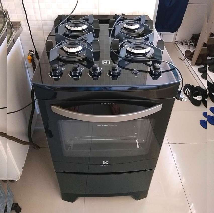 Fogão 4 Bocas Electrolux Preto Automático com Mesa de Vidro e Porta Full Glass (52LPV) - Bivolt Fogão 4 Bocas Electrolux Preto Automático com Mesa de Vidro e Porta Full Glass (52LPV) - Bivolt