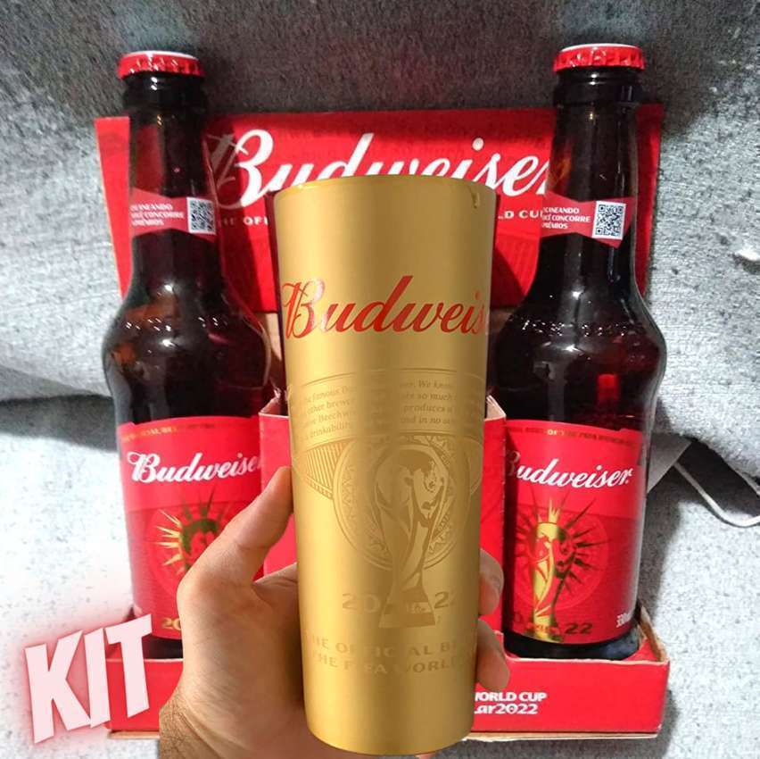 Kit Budweiser Copa do Mundo 2 LN 330ml + Copo Mágico Dourado 650ml Kit Budweiser Copa do Mundo 2 LN 330ml + Copo Mágico Dourado 650ml