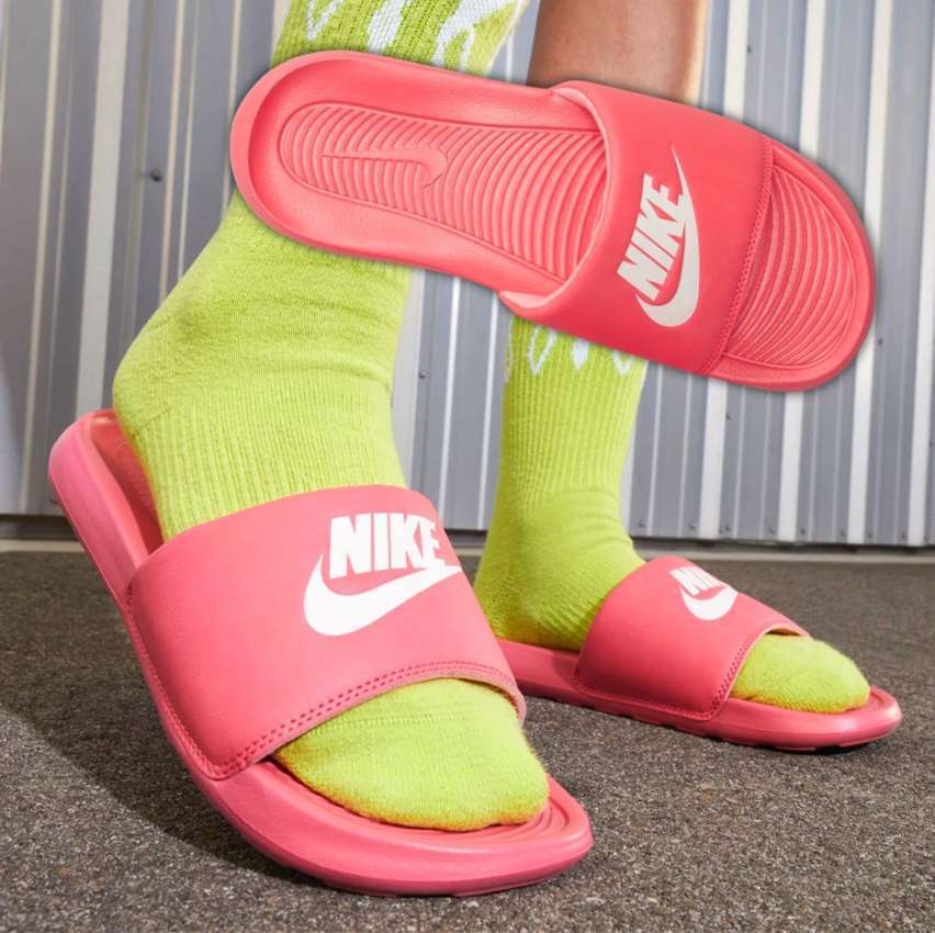 Chinelo Nike Victori One Feminino Chinelo Nike Victori One Feminino