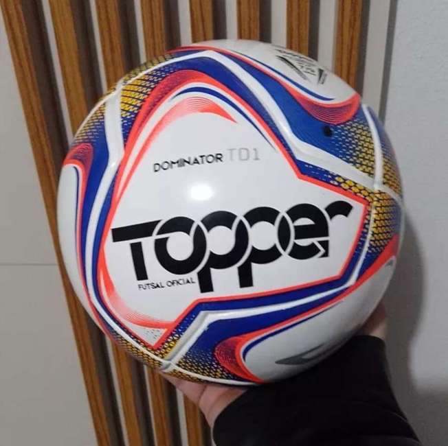 Bola Dominator TD1 21 Futsal Cor Branco/Azul/Amarelo Neon Topper Bola Dominator TD1 21 Futsal Cor Branco/Azul/Amarelo Neon Topper