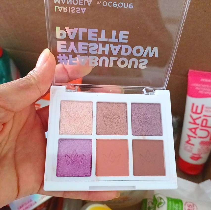 Océane, Paleta de Sombras Larissa Manoela Fabulous, Versátil e Compacta, Alta Fixação e Pigmentação, Textura Macia, com 4 Tons Cintilantes e 2 Mattes Océane, Paleta de Sombras Larissa Manoela Fabulous, Versátil e Compacta, Alta Fixação e Pigmentação, Textura Macia, com 4 Tons Cintilantes e 2 Mattes