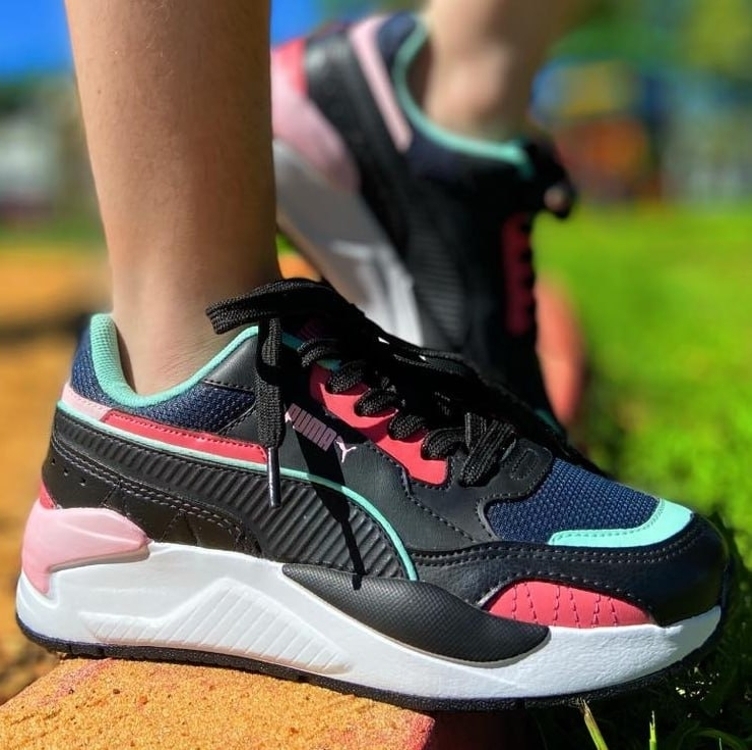 Tênis Puma Vis2K Back To Heritage Feminino - Chumbo+Preto Tênis Puma Vis2K Back To Heritage Feminino - Chumbo+Preto