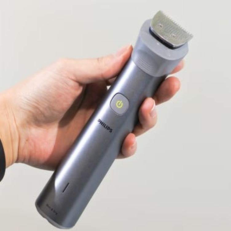 Aparador de Pelos Multigroom 12 em 1, lâminas auto afiáveis, Bivolt - MG7715/15 Philips Aparador de Pelos Multigroom 12 em 1, lâminas auto afiáveis, Bivolt - MG7715/15 Philips