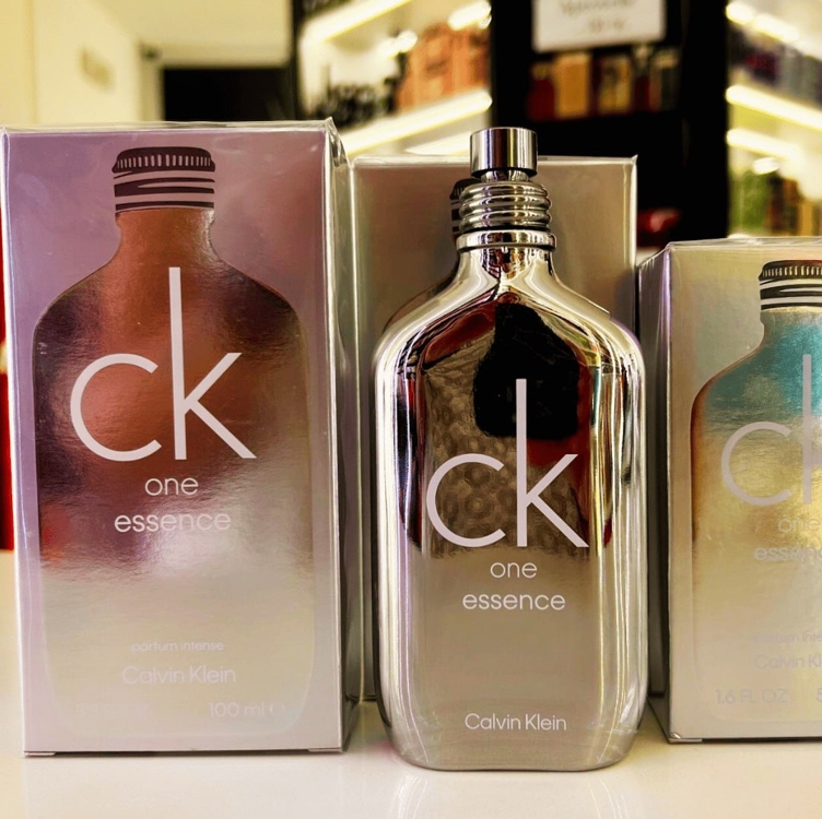 CK One Essence Parfum Intense Unissex 100ml CK One Essence Parfum Intense Unissex 100ml
