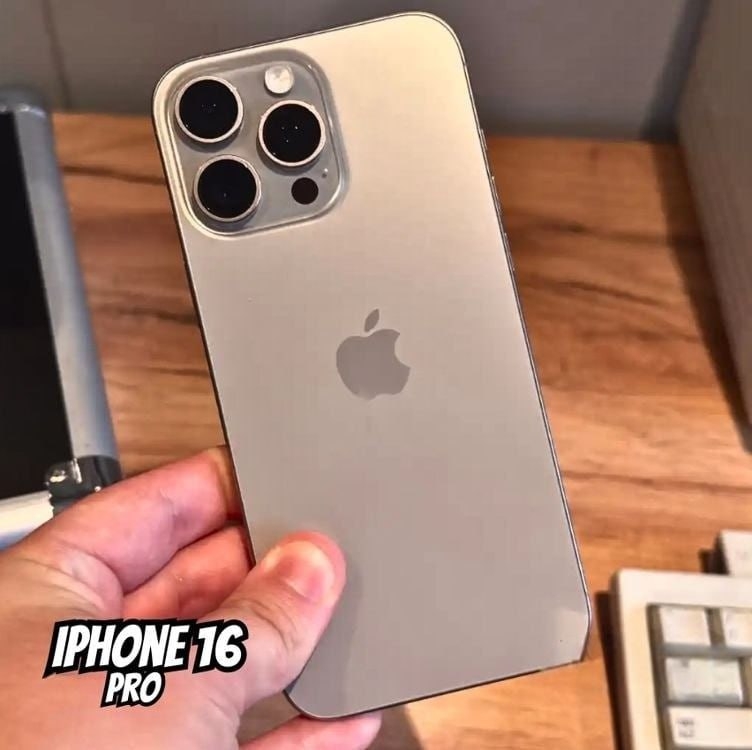 Apple iPhone 16 Pro (256 GB) – Titânio preto Apple iPhone 16 Pro (256 GB) – Titânio preto