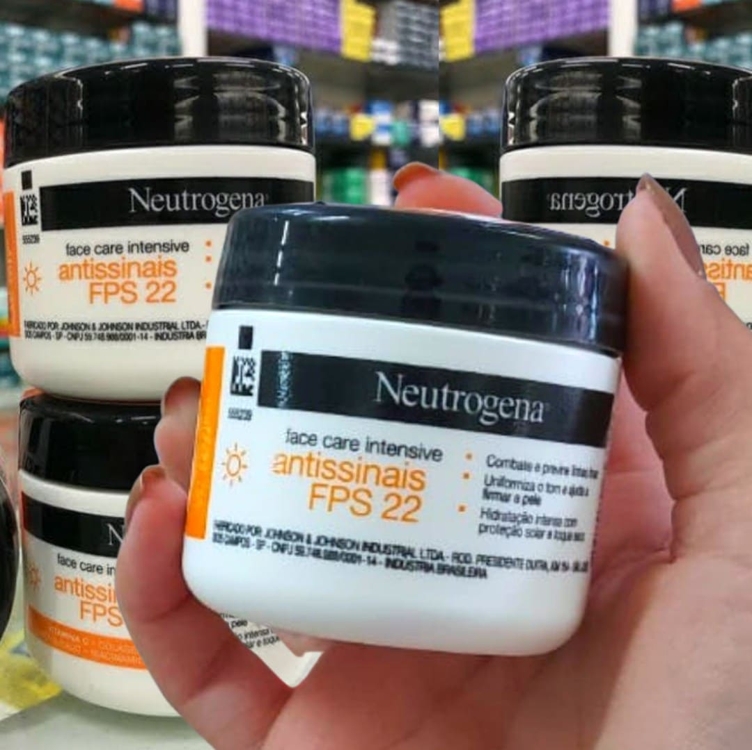 Neutrogena Hidratante Facial Matte 3 em 1 Face Care Intensive, 100g Neutrogena Hidratante Facial Matte 3 em 1 Face Care Intensive, 100g