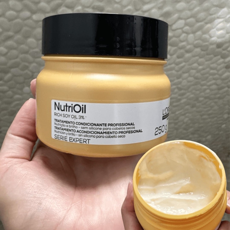 L'Oréal Professionnel Máscara de tratamento NutriOil para nutrição e brilho, enriquecido com óleo de coco, com textura leve e para todos os tipos de cabelo, 250g L'Oréal Professionnel Máscara de tratamento NutriOil para nutrição e brilho, enriquecido com óleo de coco, com textura leve e para todos os tipos de cabelo, 250g