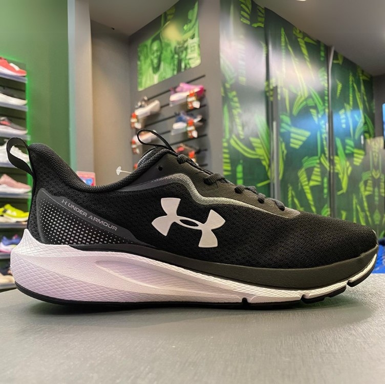 Tênis Under Armour Charged First - Preto+Branco Tênis Under Armour Charged First - Preto+Branco
