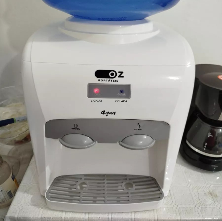 Bebedouro De Mesa Oz Gela Água Refrigerado Elétrico Galão 20 Litros Aqua Bivolt Br2400 127v/220v Bebedouro De Mesa Oz Gela Água Refrigerado Elétrico Galão 20 Litros Aqua Bivolt Br2400 127v/220v