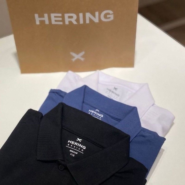 Kit Com 2 Camisas Polo Básicas Masculinas Hering Kit Com 2 Camisas Polo Básicas Masculinas Hering