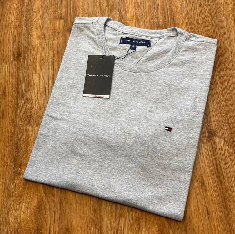 Camiseta Tommy Hilfiger Essential Masculina - Cinza Camiseta Tommy Hilfiger Essential Masculina - Cinza