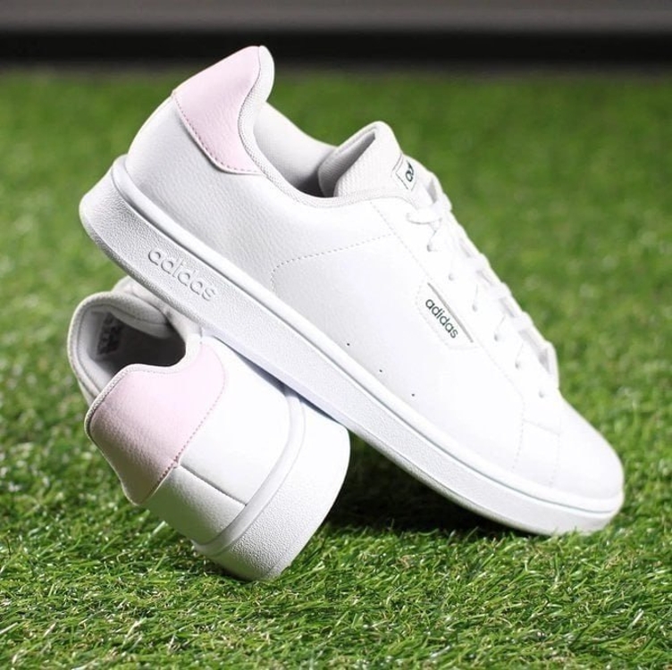 Tênis adidas Urban Court Estilo Casual Look Chique Conforto Tênis adidas Urban Court Estilo Casual Look Chique Conforto