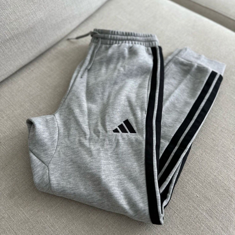 Calça Masculina adidas French Terry 3 Stripes Calça Masculina adidas French Terry 3 Stripes