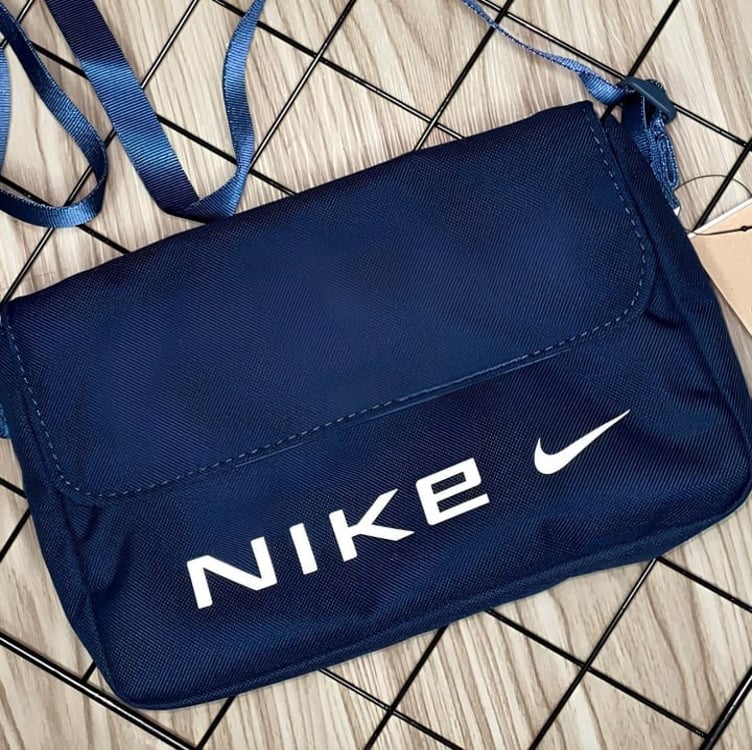 Bolsa Transversal Nike Sportswear Futura 365 Feminina Bolsa Transversal Nike Sportswear Futura 365 Feminina