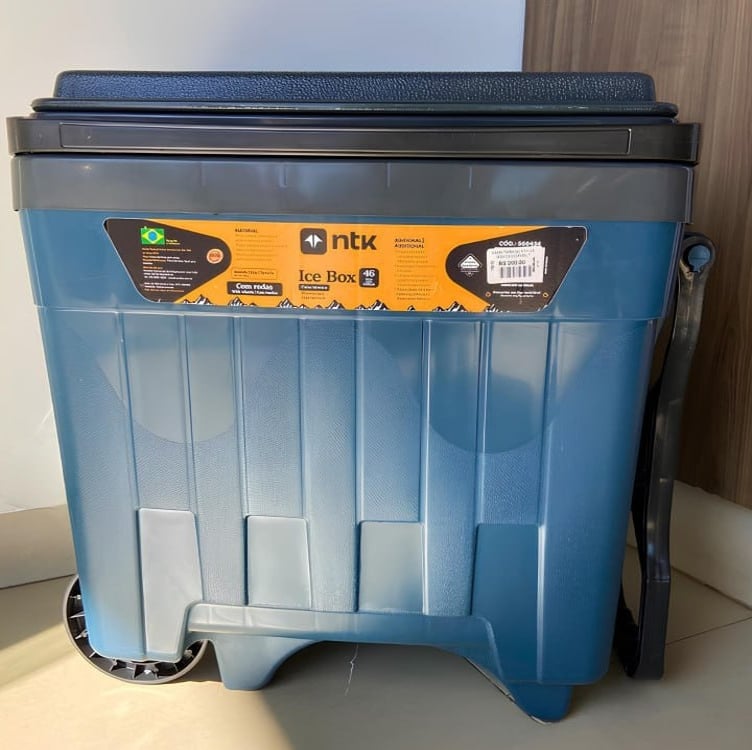 Caixa Térmica Ice Box De 34 Litros Com Rodas Azul Nautika Caixa Térmica Ice Box De 34 Litros Com Rodas Azul Nautika