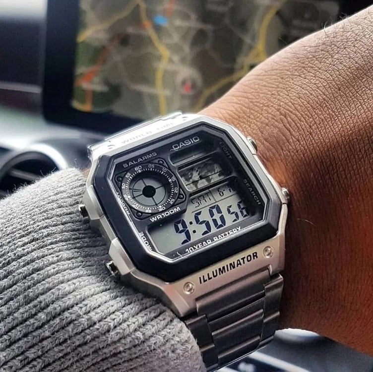 Relógio Casio AE-1200WHD-1 Masculino Word Time Prata Quadrado Cor da correia Prateado Relógio Casio AE-1200WHD-1 Masculino Word Time Prata Quadrado Cor da correia Prateado