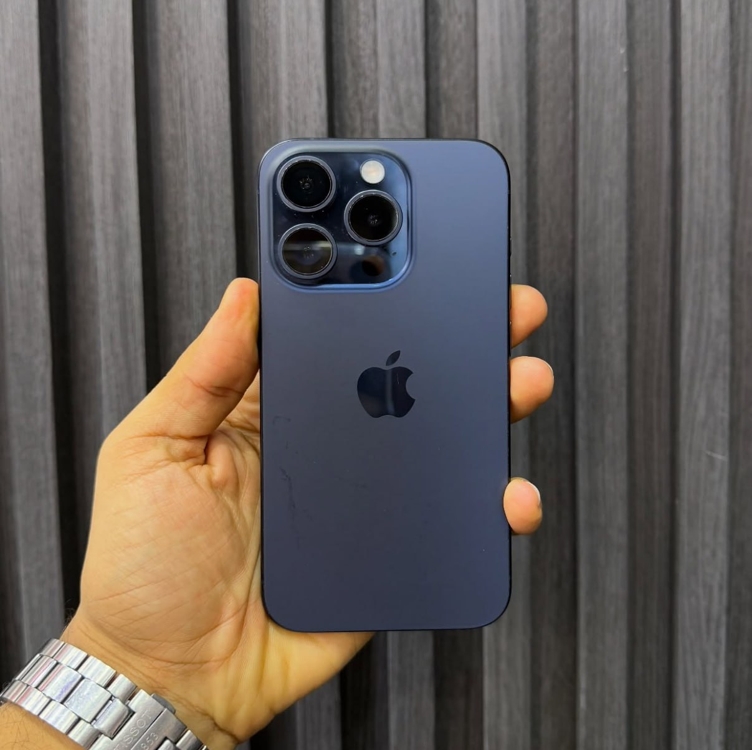 Apple iPhone 15 Pro (1 TB) — Titânio Azul Apple iPhone 15 Pro (1 TB) — Titânio Azul